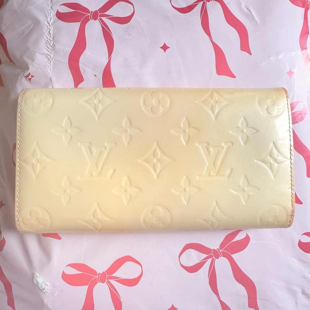 LAST CHANCE Louis Vuitton Cream Embossed monogram butter color long wallet